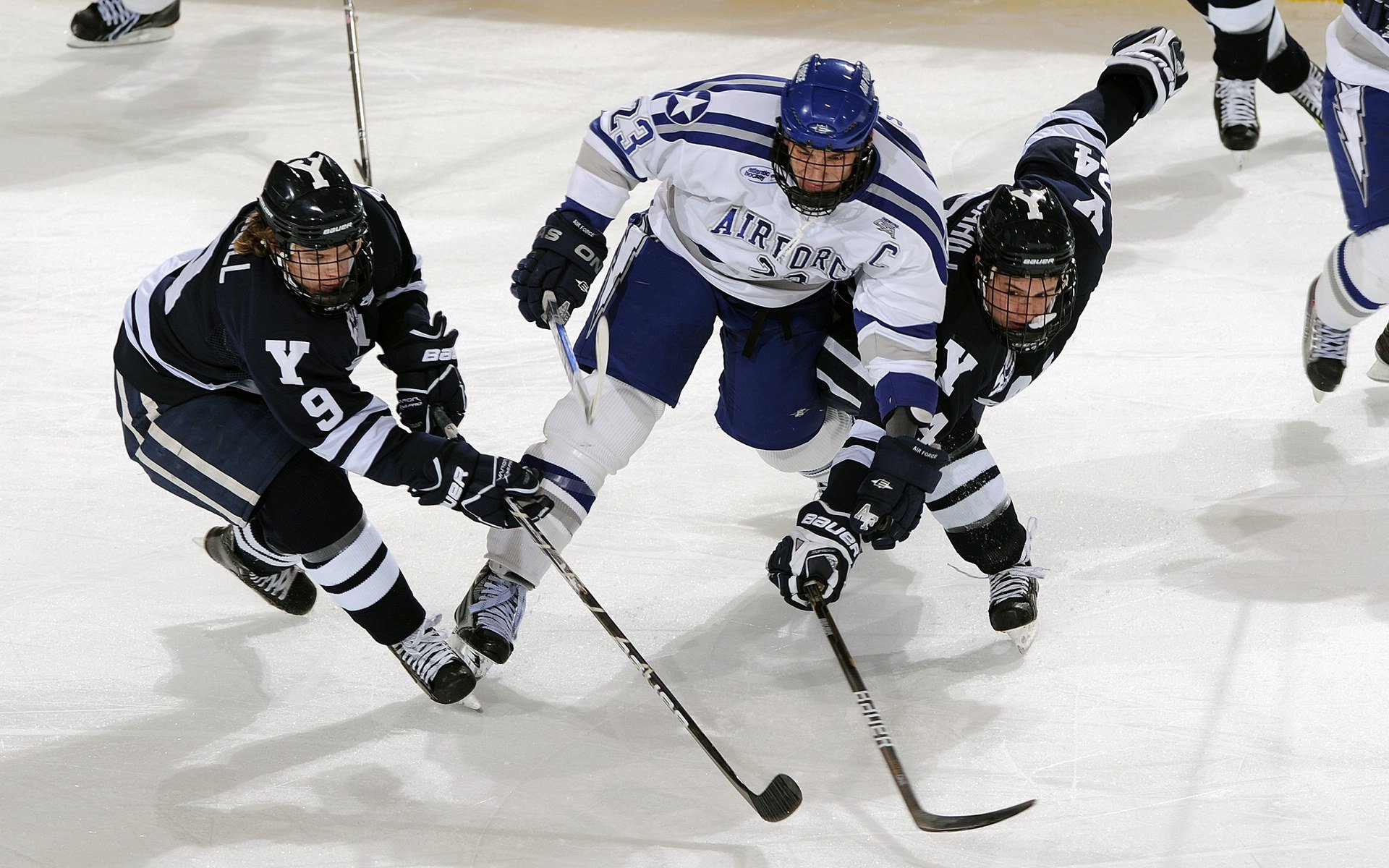 基层足球普及工程持续推进,青少年体育基础日益坚实,开展青少年足球训练的意义
